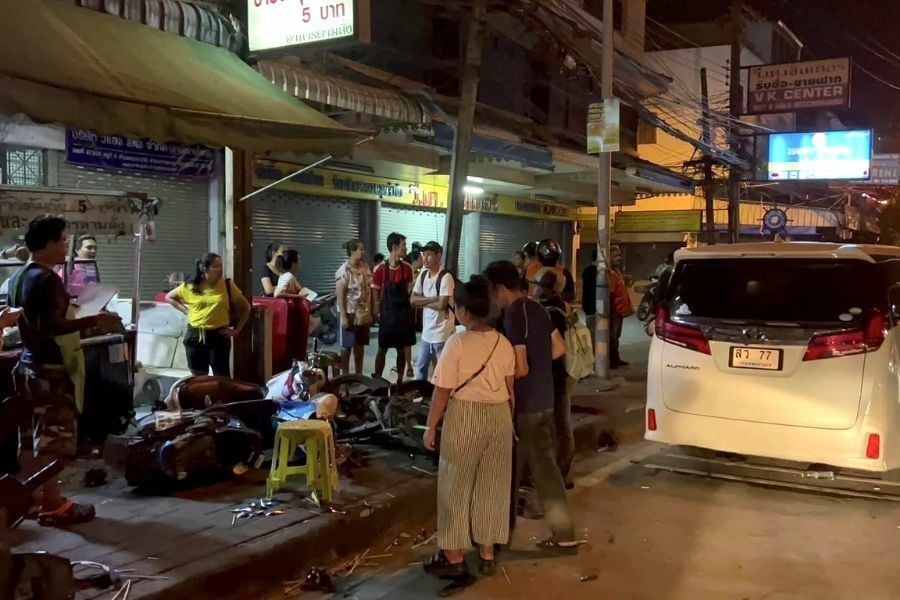 Тайская актриса потеряла сознание за рулем, врезалась в 9 автомобилей и магазин в Паттайе