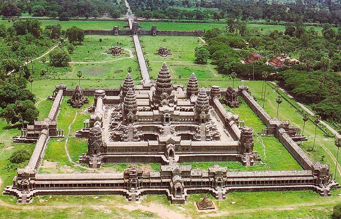 Реставраторы восстановили фундамент башни Бакан храмового комплекса Ангкор-Ват в Камбодже