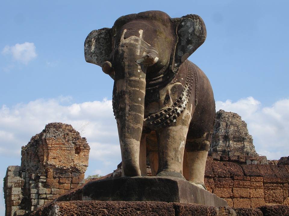 Храмовый комплекс Ангкор в Камбодже прекращает катание на слонах