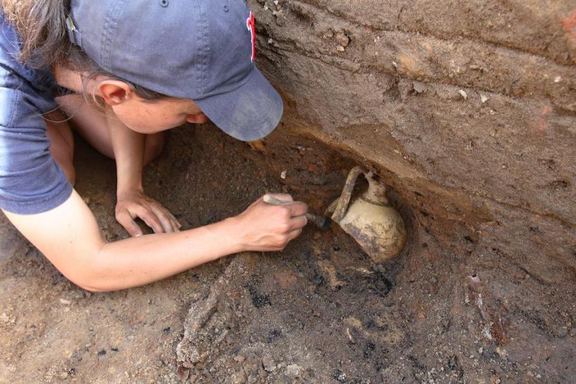 Археологи выявили в Таиланде захоронения и 10 тысяч артефактов каменного века