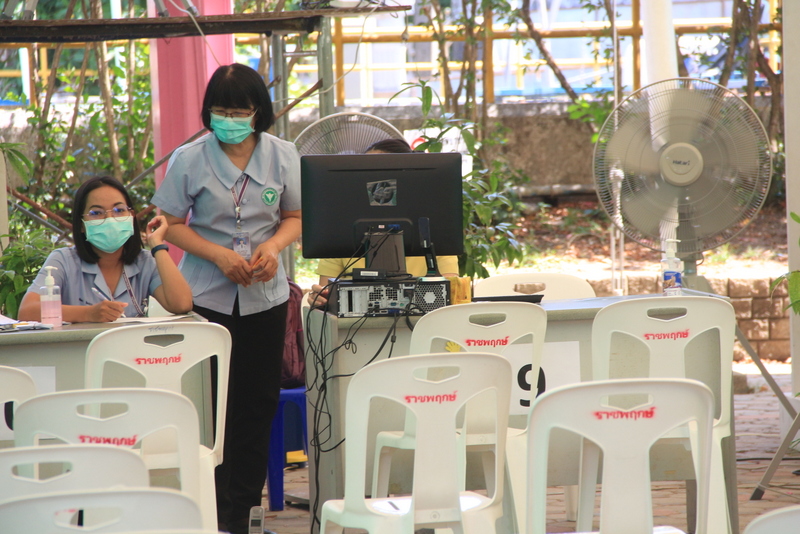 Больница Vachira Phuket Hospital объявила о новой программе вакцинации для иностранцев