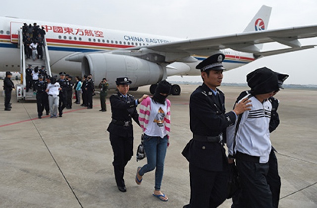 Камбоджа выдала Китаю 233 телефонных мошенника
