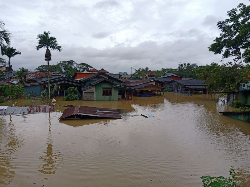 Локальные наводнения на фоне трехдневных дождей были зафиксированы по всех 13 районах провинции Наратхиват