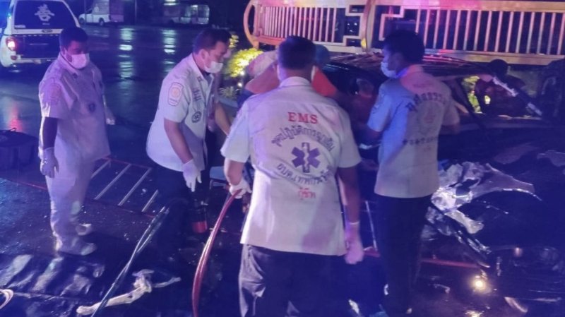 Автомобиль BMW врезался в ограждение моста на севере Пхукета