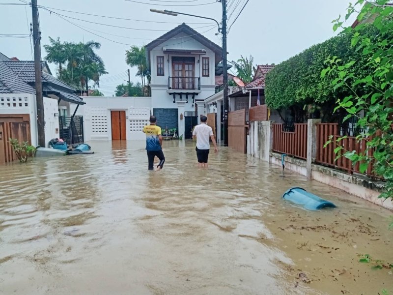 Обрушившиеся на Пхукет дожди привели к локальному наводнению в Срисунтхорне
