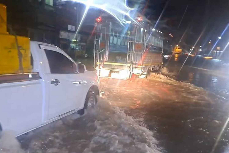 Во многих местах тайфун Нору вызвал наводнения и повреждение инфраструктуры