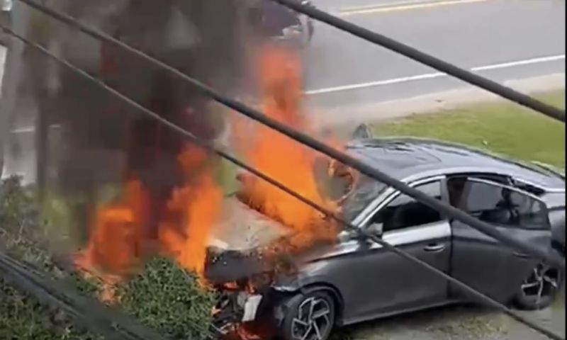 В тамбоне Чернг-Талей автомобиль под управлением гражданина Швеции загорелся после аварии
