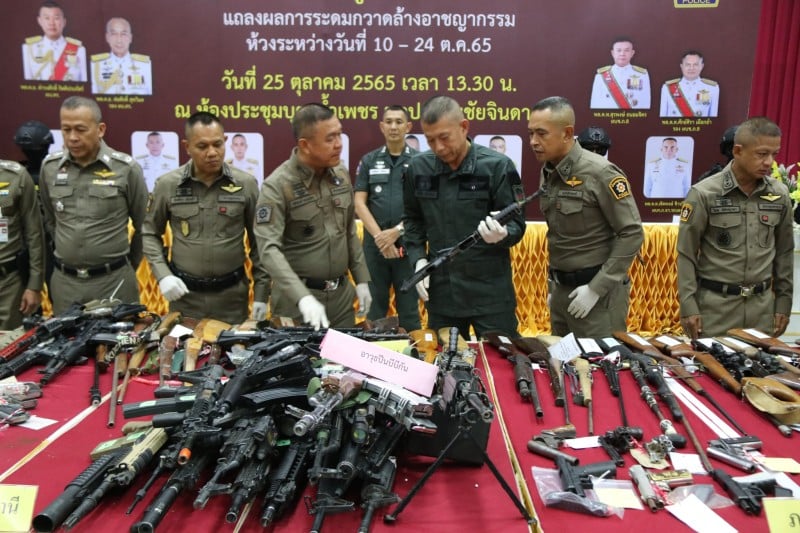 Несколько сотен единиц огнестрельного оружия, изъятых у жителей южного Таиланда