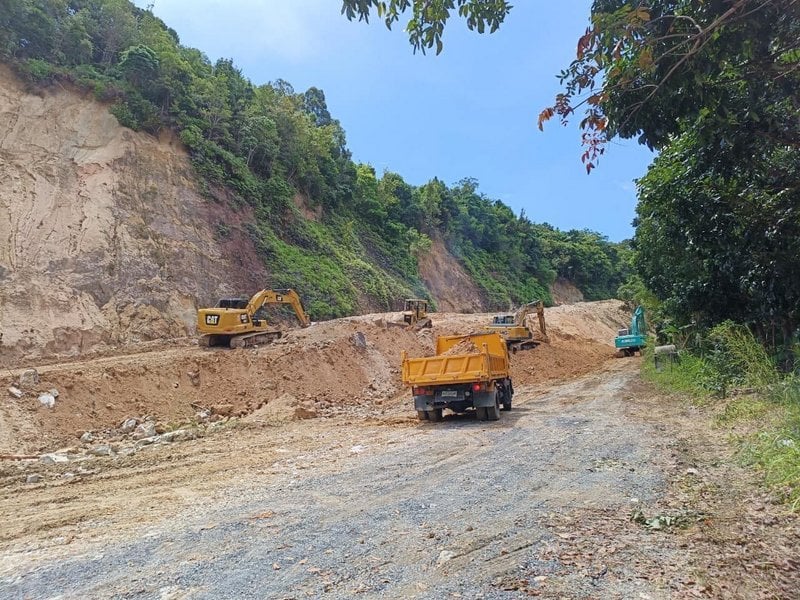Временная дорога через джунгли из Чалонга в Патонг должна стать постоянной