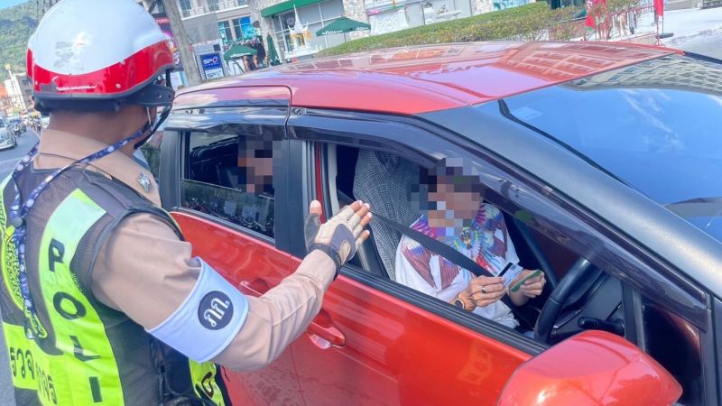 Объявленная властями Пхукета кампания по борьбе с нелегальными такси проходит и в Патонге