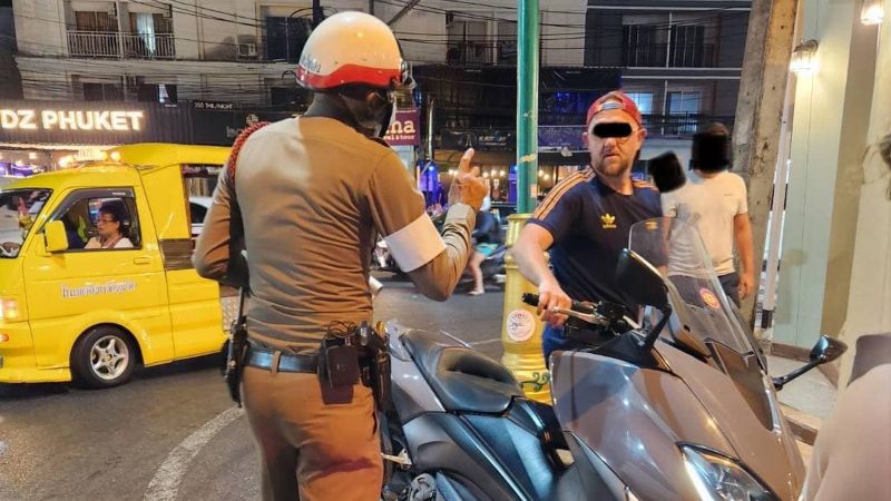 Полиция устроила облаву на туристов на мотоциклах и провела проверку мотопрокатов в Патонгe