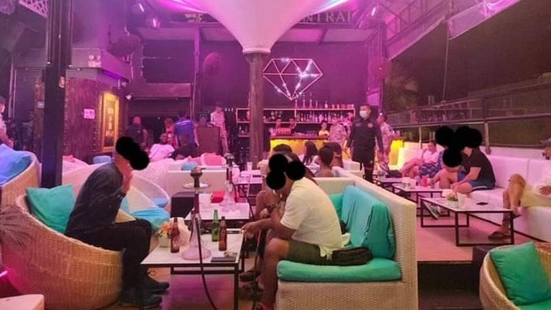 Официальные лица провели рейд в кальянном клубе Crystal на Бангла-Роуд