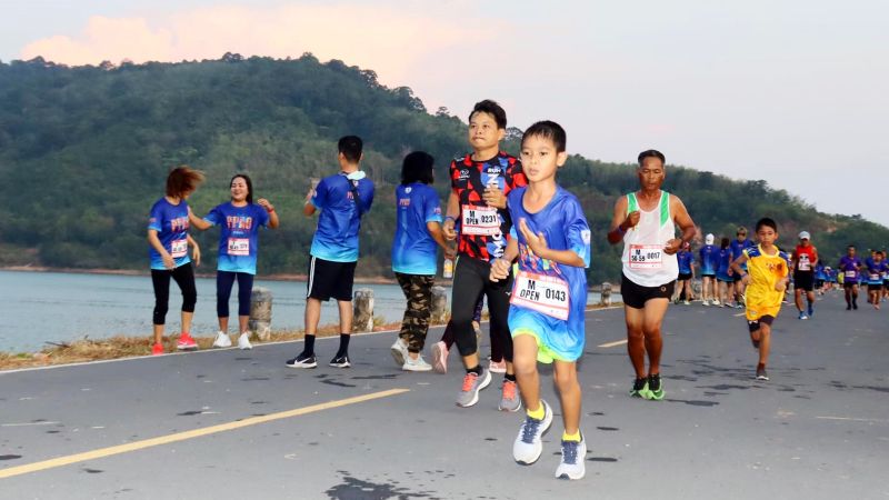 Утренний забег на озере Банг-Ньеу-Дам собрал свыше 2 тыс. участников