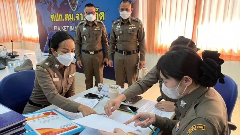 За несоблюдение законов желтые карточки могут получать  и тайские граждане
