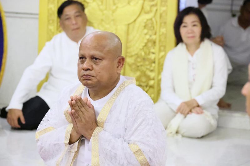 Губернатор Вунсиуе завершает карьеру на госслужбе как истинный буддист