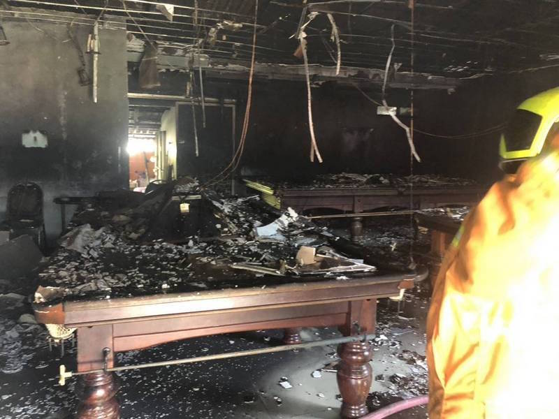 Полиция выясняет обстоятельства пожара в бильярдно клубе у Университета Принца Сонгкхла (PSU) в Кату