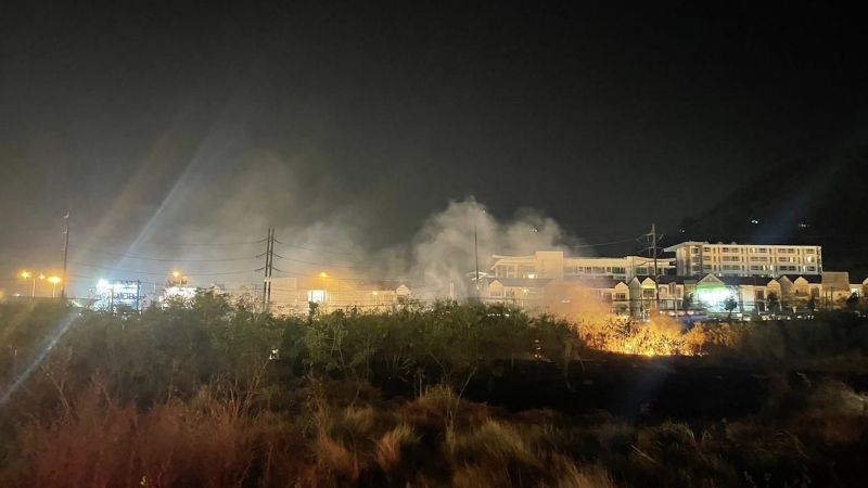Экстренные службы Пхукета ликвидировали пожар в районе главного супермаркета Lotus’s в Самконге