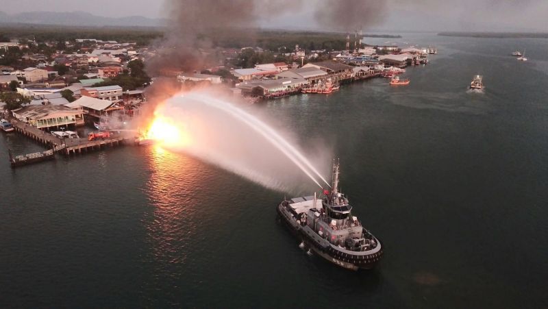 Крупный пожар произошел на борту дайверского судна Sea World 1 вечером 2 апреля