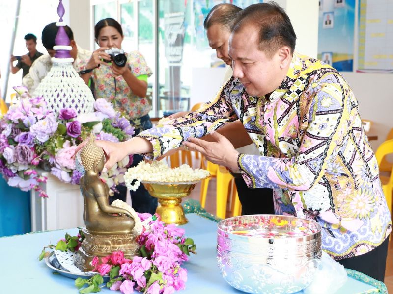 Пхукетский офис ТАТ Phuket опубликовал афишу, в которой перечислил главные события Сонгкран