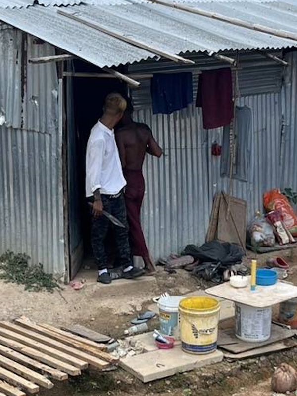 Полиция применила дистанционный электрошокер против пьяного бирманца с ножом