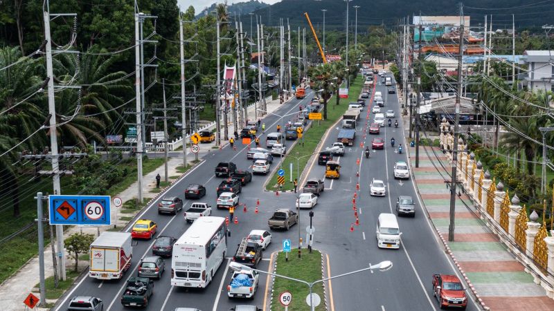 Движение по Thepkrasattri Rd. к югу от Памятника Героиням будет осложнено в течение последней недели мая и всего июня