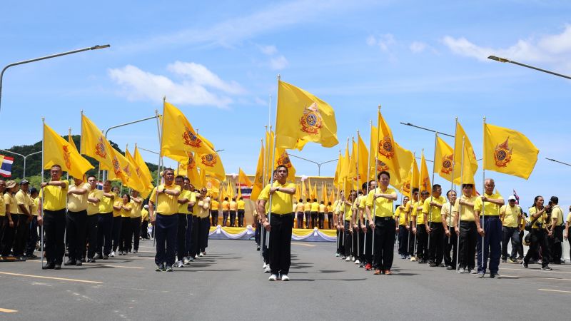 Официальные флаги 72-летия Рамы Х продолжают свое путешествие по Таиланду