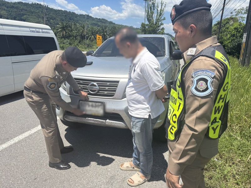 Водитель на пикапе с поддельными номерами арестован в Такуа-Тхунге