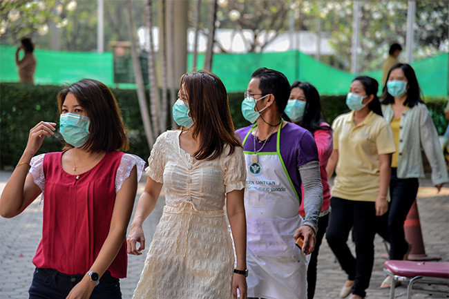 В Таиланде закрыли фабрику, продававшую использованные медицинские маски под видом новых