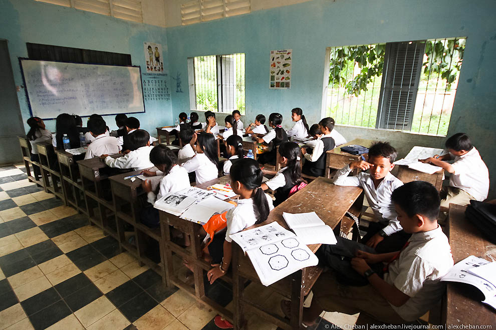 Более 110 школ закрыли в Камбодже из-за угрозы коронавируса