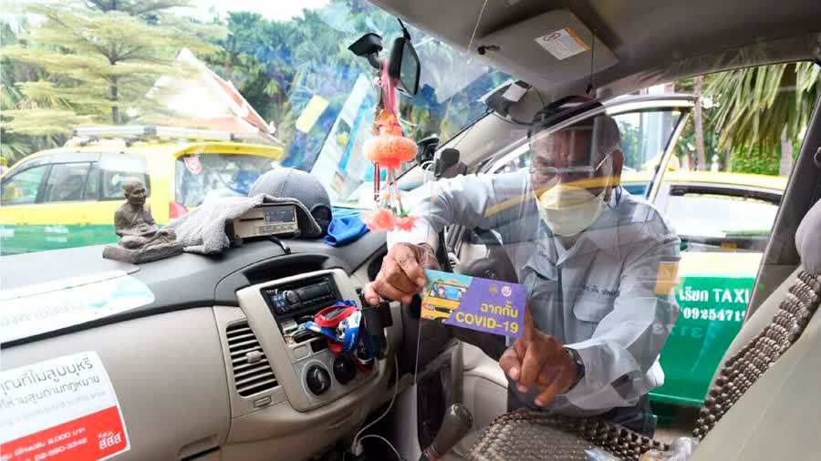 Бангкок устанавливает перегородки в столичных такси