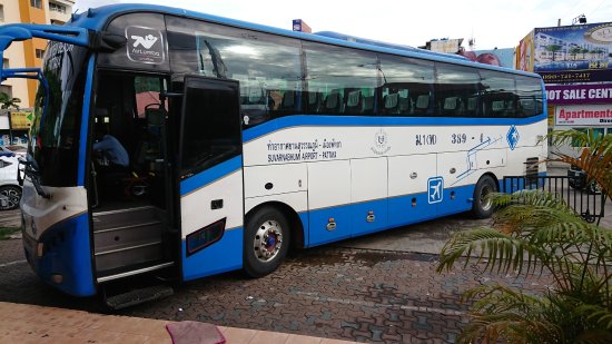 Туристический автобус задавил туриста в Таиланде
