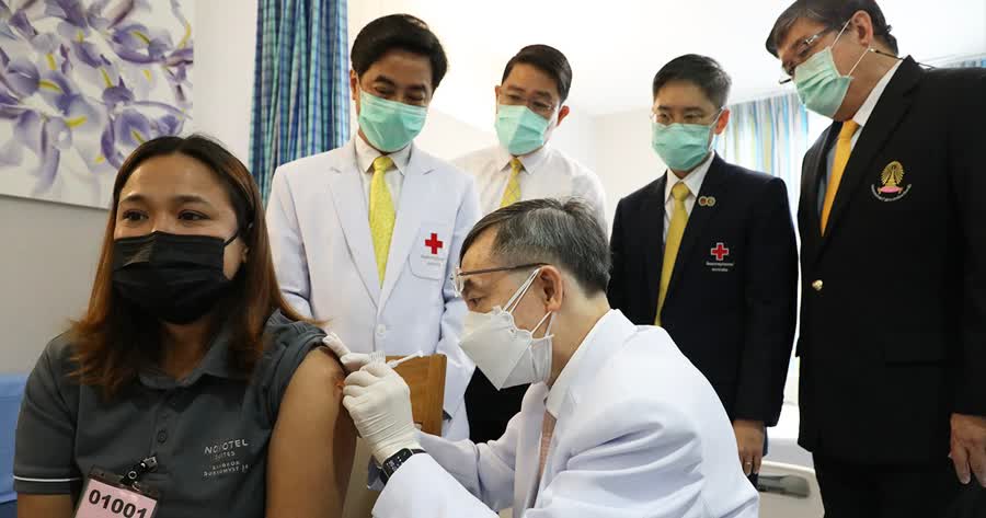 Три вакцины Таиланда проходят тестирование на людях