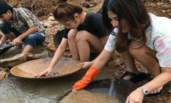 После наводнения в Таиланде находят золото