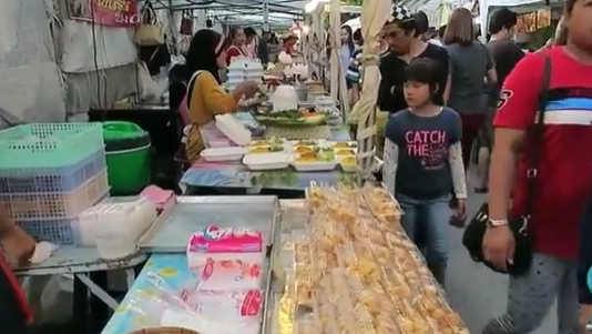 Semen trafficking! Bangkok street food & sleepy crash