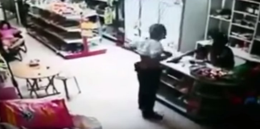 В Таиланде отец предложил сыну-геймеру застрелиться, что тот и сделал + видео