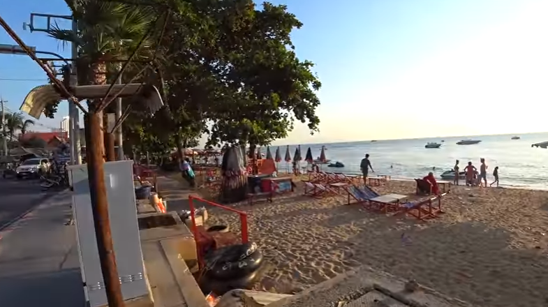 Пляж Джомтьен в Паттайе - грязное море? Цены на тайский бокс, Тайланд