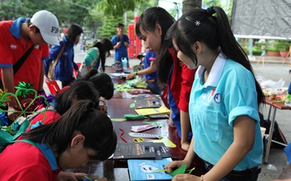 Члены профсоюза LG Display оказали помощь жителям Вьетнама и Камбоджи