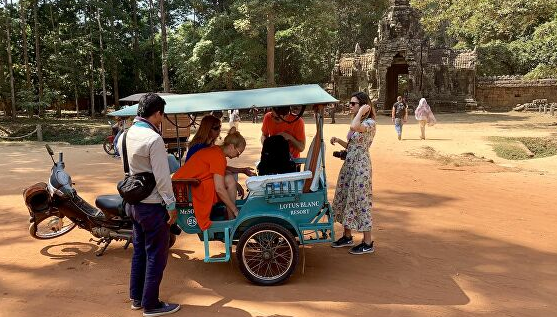 Камбоджа потребует от туристов несколько тысяч долларов при въезде