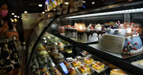 В Таиланде появились в продаже пирожные в виде модели коронавируса