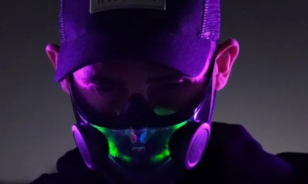 LG в Таиланде запускает в продажу маску с громкоговорителем