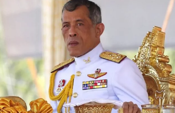 Король Таиланда предоставляет свою защиту детям, осиротевшим из-за Covid