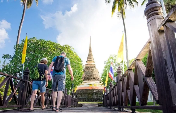 Таиланд решил сократить вдвое карантинный период для туристов и иностранных гостей