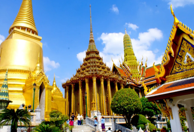Таиланд ввел для туристов специальный пропуск: перед въездом его надо скачивать