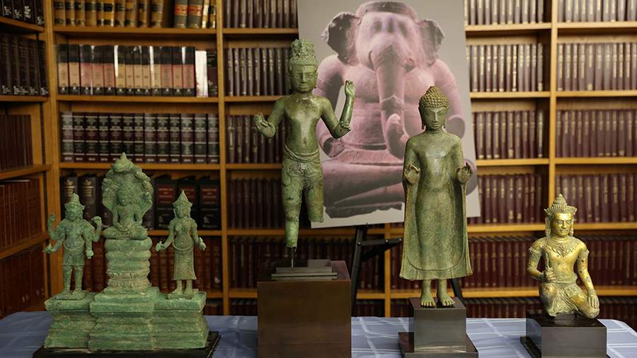 Камбоджа обвинила американского миллиардера в покупке краденых скульптур