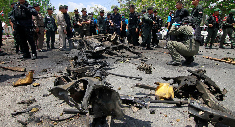 СМИ: на юге Таиланда 18 человек пострадали при взрывах двух заминированных автомобилей