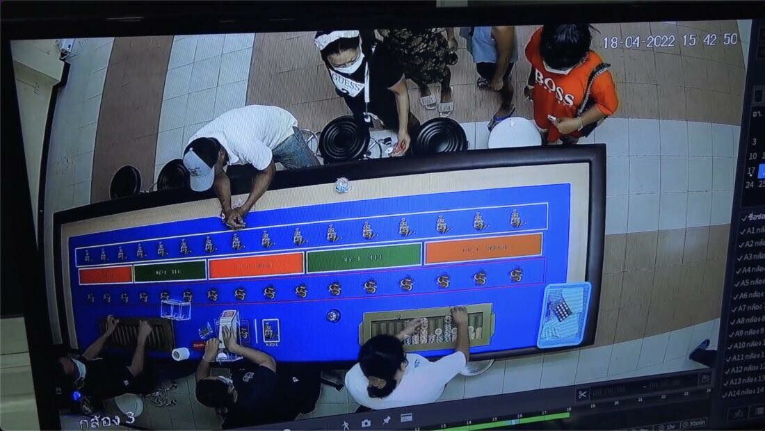 Полиция провела обыск в незаконном «казино» на Самуи рядом с полицейским участком