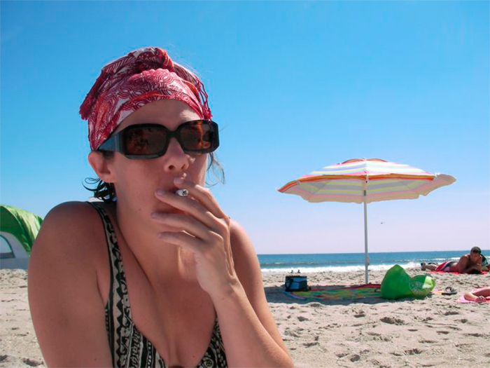 Штраф за курение на пляжах Паттайи снижен до 2 000 бат