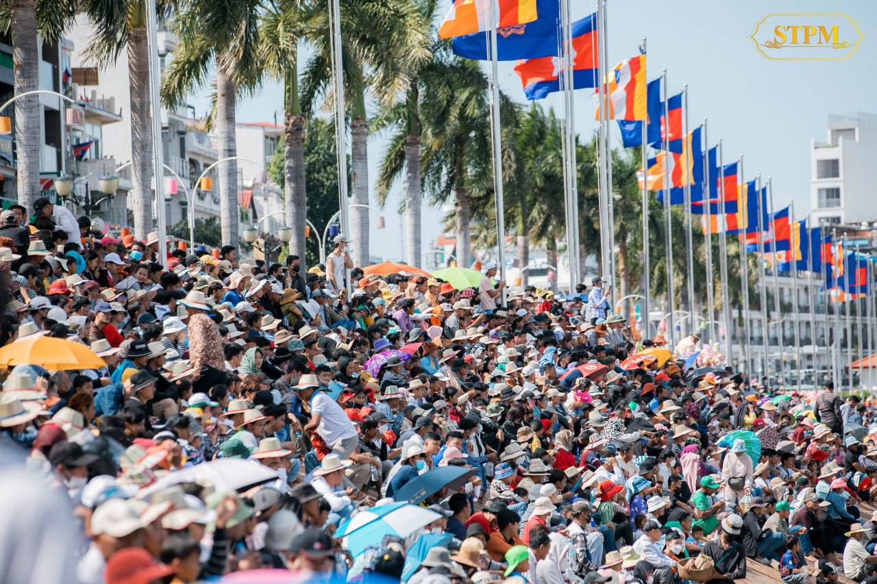 Второй день Водного фестиваля в Камбодже посетили 1,7 миллиона человек