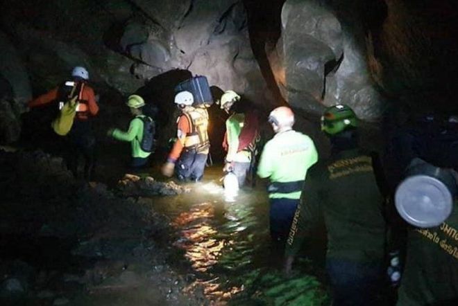 На севере Таиланда из затопленной пещеры был спасен человек, проведший там 4 дня