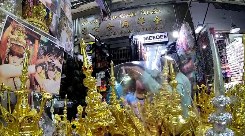 Популярный видеоклип вдохновил тайцев на покупку национальных костюмов